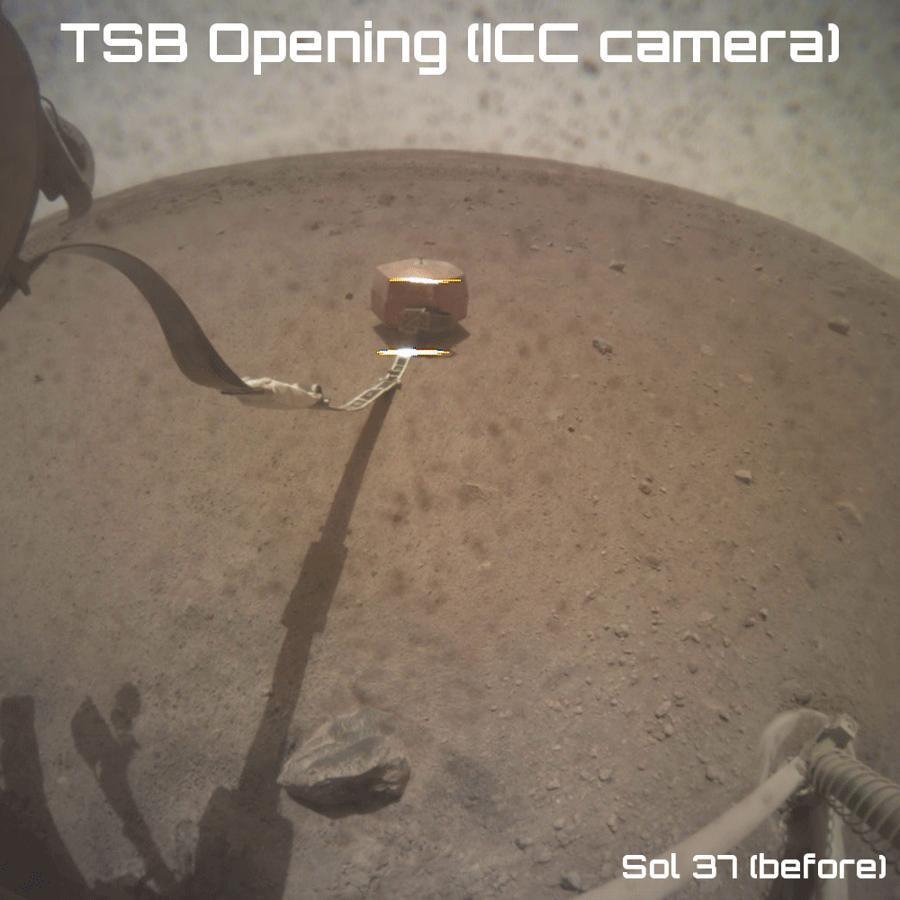 Séquence animée d'images obtenues par la caméra IDC montrant l'opération d'ouverture du TSB (© NASA/JPL-Caltech).