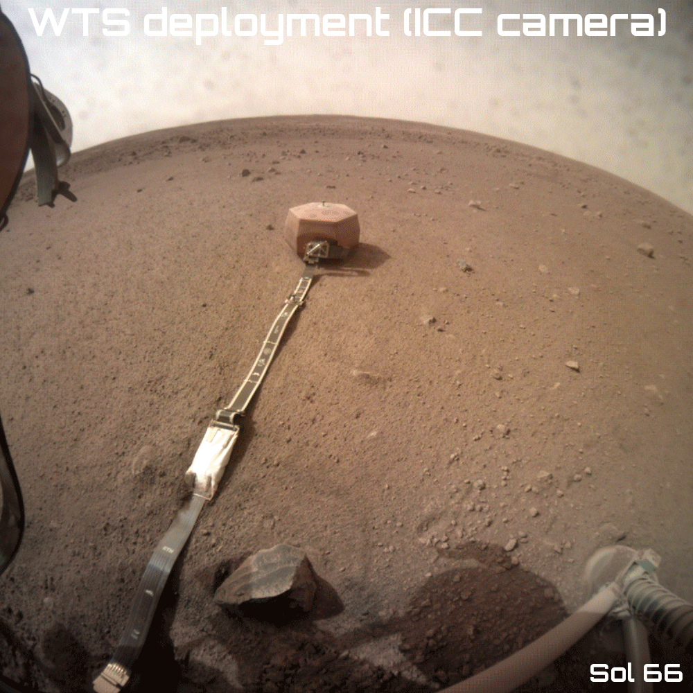 Séquence animée d'images obtenues par la caméra IDC montrant l'opération de déploiement du WTS au cours du sol 66 (© NASA/JPL-Caltech).