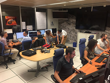 SISMOC at CNES’s Toulouse Space Centre during analysis of the data from the first power-up of the SEIS instrument in space on 16 July 2018. The first data were received in France at 19:45, about two hours after execution of the first command sequences on board the InSight probe (© CNES/Charles Yana).