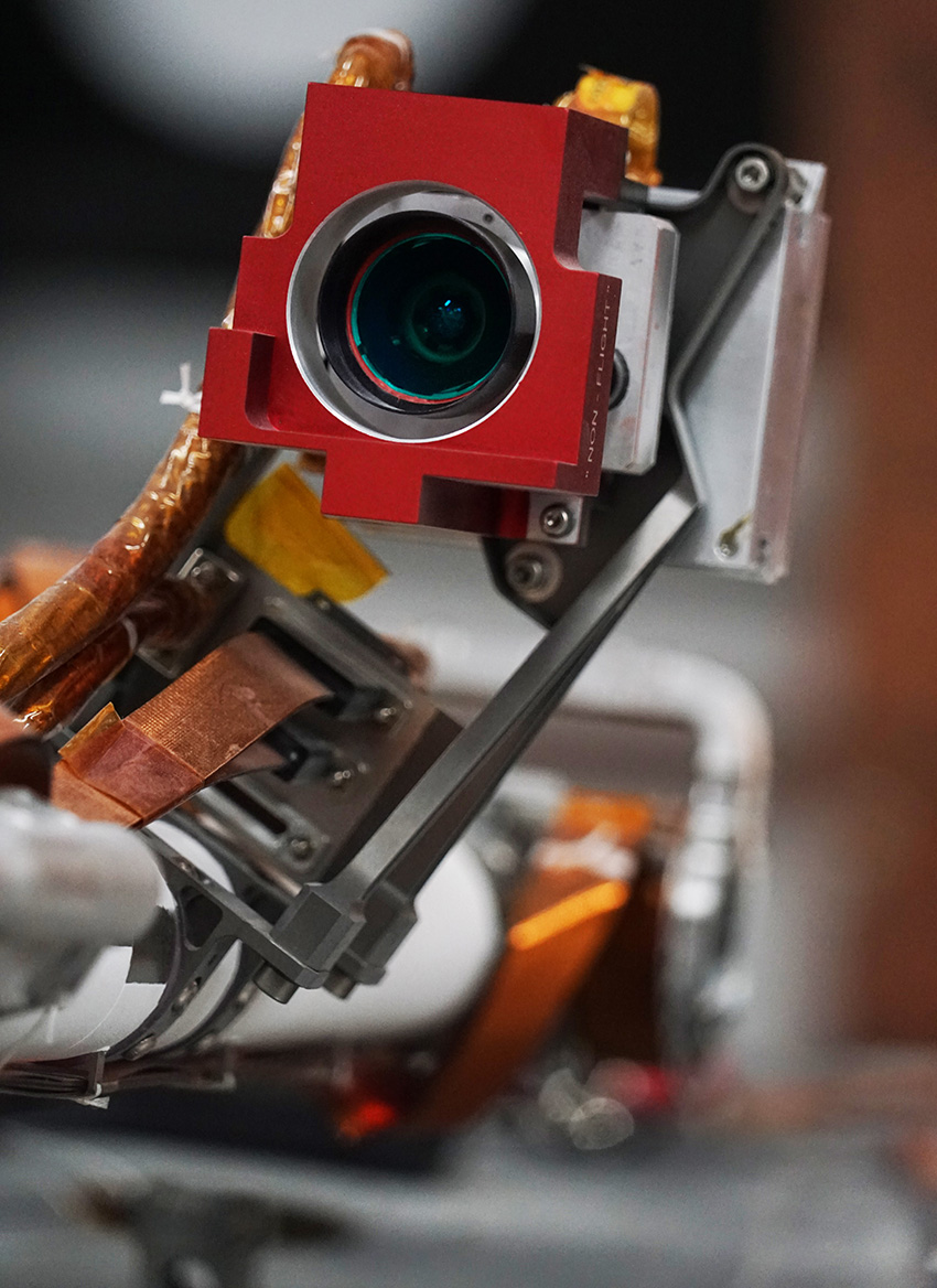 The IDC camera mounted on the IDA robotic arm of InSight (© NASA/JPL-Caltech/IPGP/Philippe Labrot).