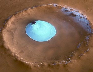 Glace d'eau à l'intérieur d'un cratère d'impact (© ESA/DLR/FU Berlin G. Neukum)